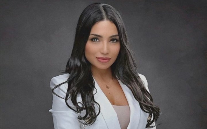 سيدة الأعمال ريناتا بإطلالة رسمية 1 58a9855b018d05de05021cc90d2c790f