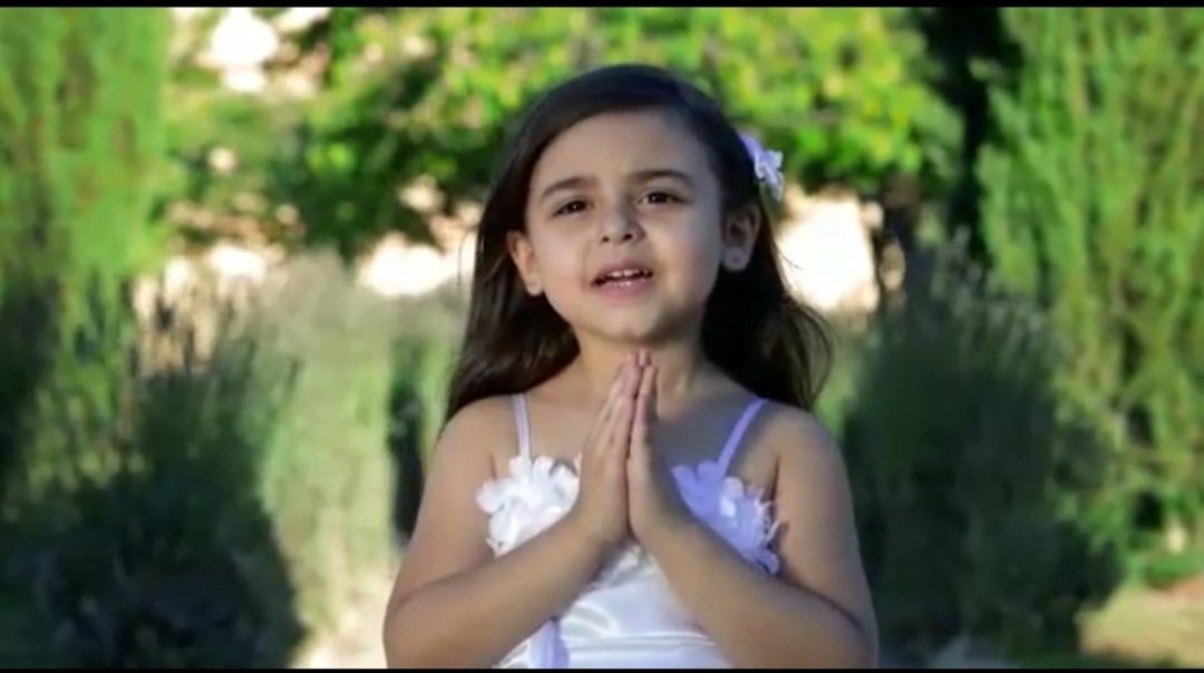 الطفلة يارا دموني ترفع الصلاة للبنان " يا مريم إمي " 3 14b78d5251765b0541746193fdb43f62