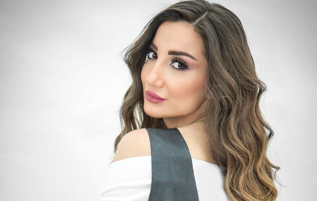 الموديل جوانا مسعد خبيرة في إدارة الصفحات الإلكترونية 3 80957fc65e202cd9b3f367e89017b14e