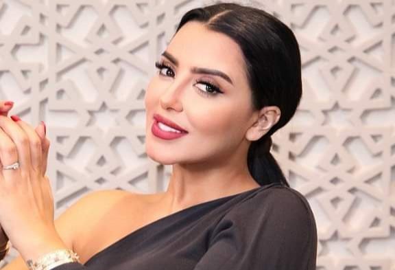 النجمة المغربية فاتي جمالي تبدع بغناء je l'aime a mourir 1 676a7f847500ea75b27c925ff4e5dcb1