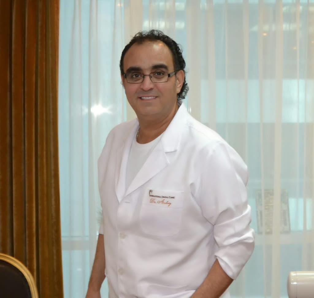 الدكتور محمد أنشاصي صاحب المركز الأشهر لتجميل الأسنان في دبي 3 52140848465037896b391524a8a9eae1
