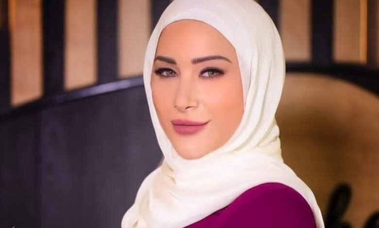 خبيرة التاتو هدى داغر تشارك المتابعين فيديو يجمعها بالإعلامية كارلا حداد 1 4ccdb3587fc51e540f75b96e9a20cc14