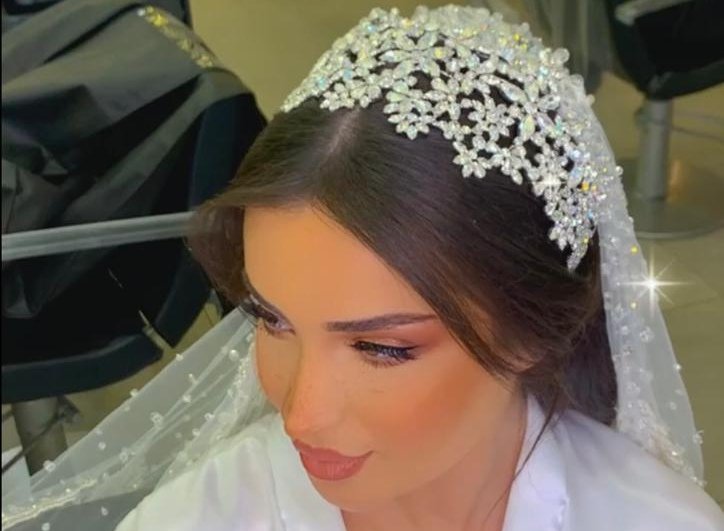 بطريقة فريدة وغير مألوفة.. المزيّن حسين صفوان يزيّن عرائسه 3 090a24021f3e8e012f3433c6227ee5e3