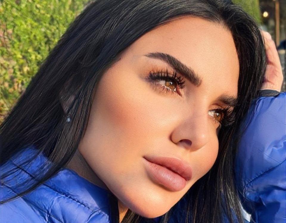 الموديل ميرا تحتل المراتب الأولى على تطبيق "Tiktok" 3 3235f68b988ca7c03366d7897412bb4b