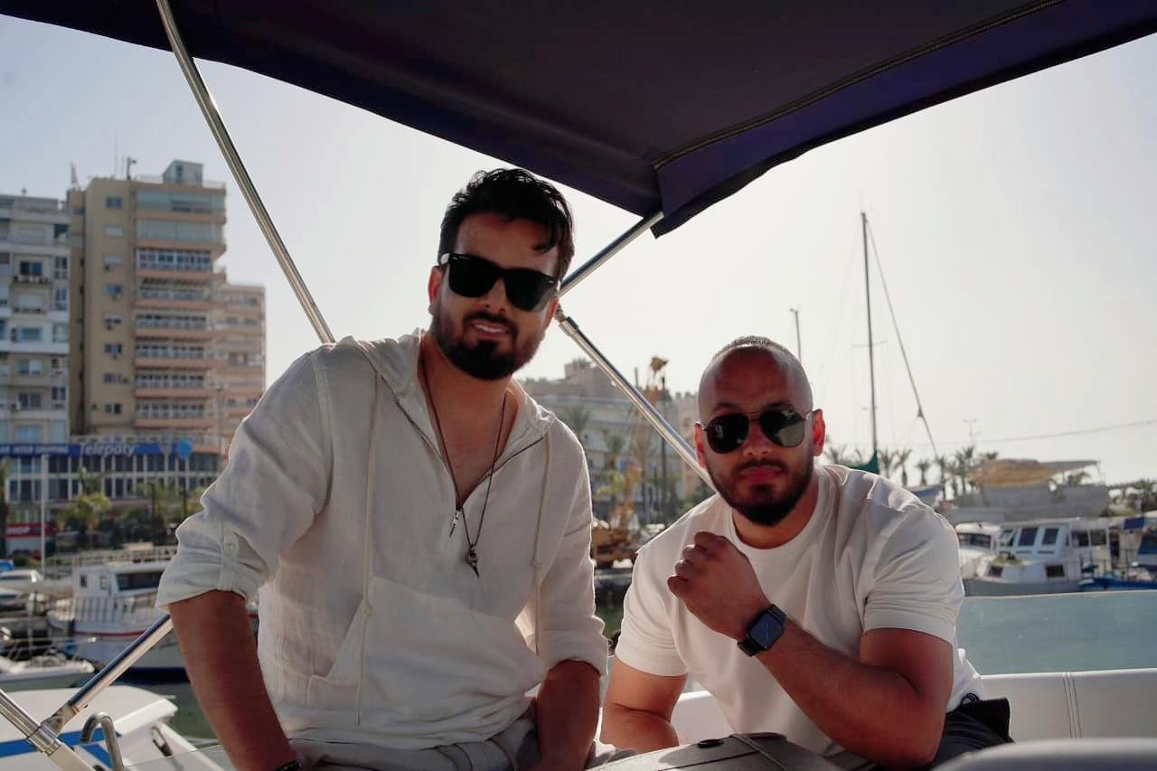 بسام مهدي يصور " أخذني بعيد " مع المخرج فهد الخالد 3 4cb254b104c8058f6c6a03f19263aea2