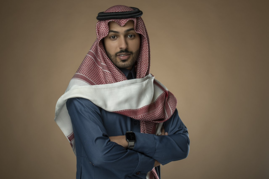 الممثل عبدالله عتيق يعلن عن بدء تجربته في التمثيل في الافلام الطويله 3 e33eb7975eefece9ece5f0d24b97ba7f