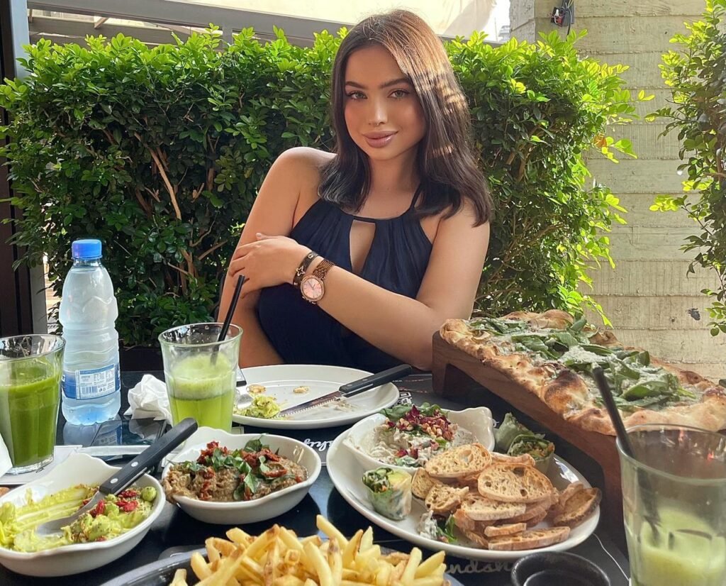 الإعلامية مايا قواس تدعو الى إتباع نظام غذائي نباتي