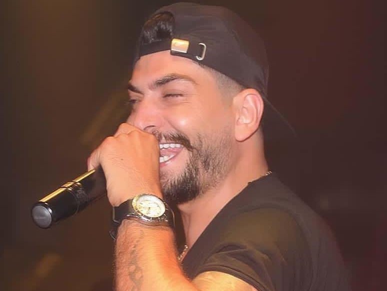روني نجم يستعدّ لإطلاق "قلبي بحجم الكف" 3 afa677272731b7baf4356701e31d45b9