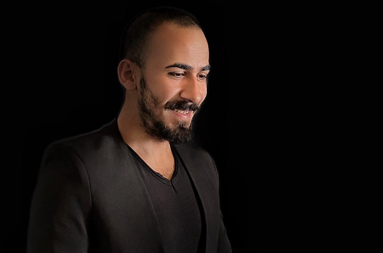 المزيّن هاني مقهور شاب لبناني متعدد المواهب 3 eb9c53a14bcc9246b975d8a78706a0cf
