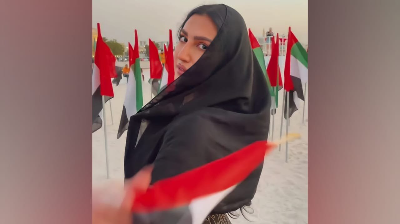المؤثرة كارول عطية تخطف الأنظار بالعباءة الخليجية 2 1639006324779f15dcee