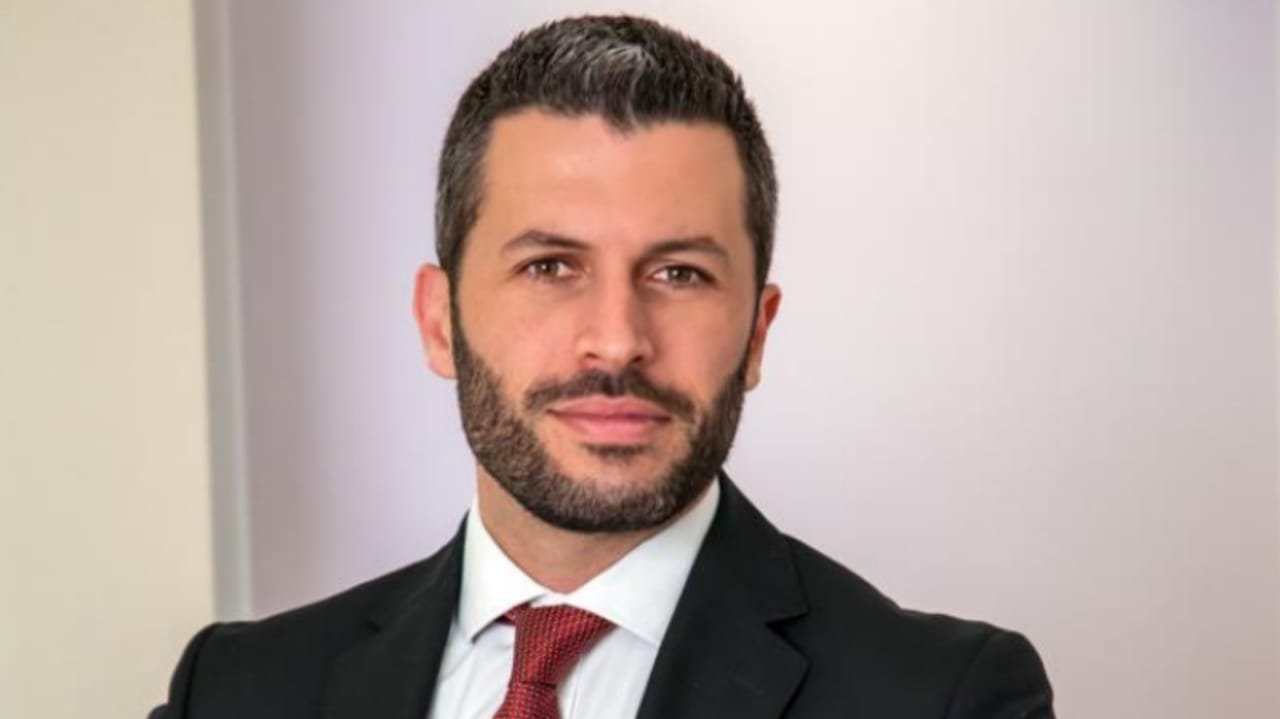 الدكتور جورج زيادة في حديث حول عمليات تجميل الأنف/Rhinoplasty 3 16394087880db14383b0