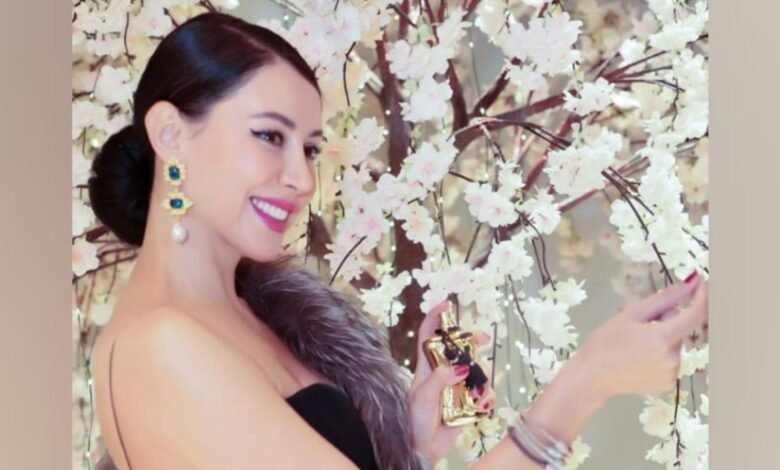 Supermodel Nesrin Sanad Mesmerizes Her Audience Attention 1 1639685325e24a1f9e98
