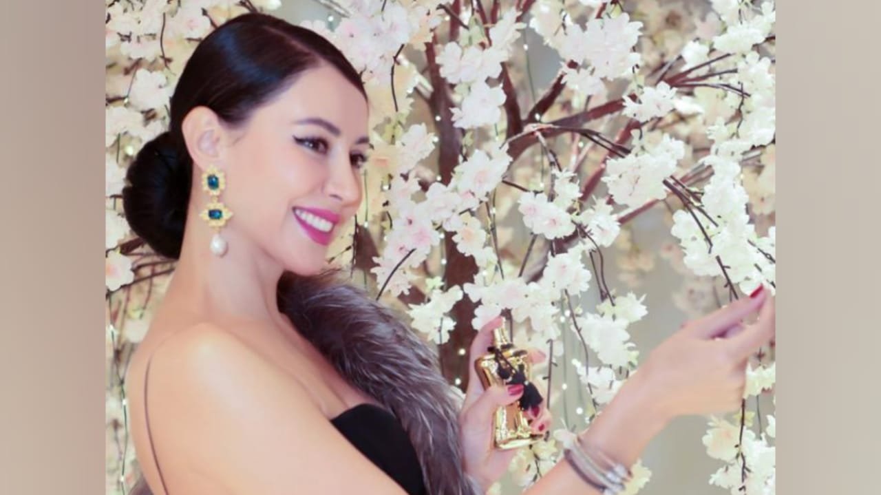 Supermodel Nesrin Sanad Mesmerizes Her Audience Attention 3 1639685325e24a1f9e98