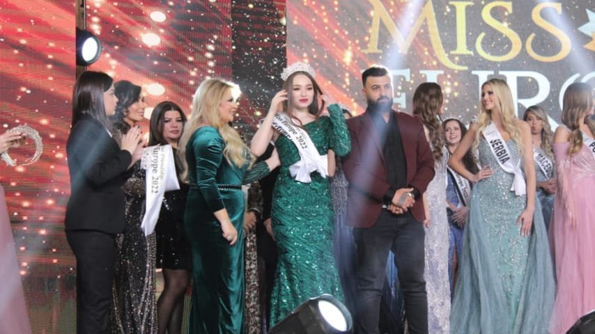 سامر فاضل يخطف الأضواء بجائزة أفضل أخصائي في مجال زراعة الشعر و تجميل البشرة 3 1646229586e879c8f096