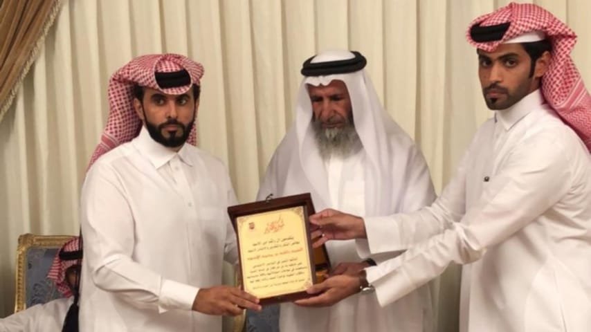 راشد الأسود مكرماً في القبيلة 3 165097766148ffe5c862