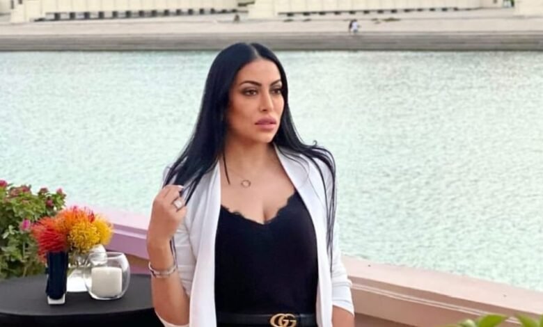 الإعلامية نورا الأكرمي تخطف الأنظار بأحدث إطلالاتها 1 1654716426229e3613d0