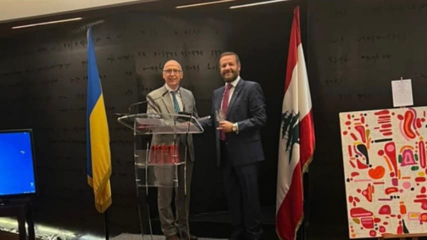 تامر التونسي مكرماً من السفارة الأوكرانية في لبنان 3 165644647960b08a6e28