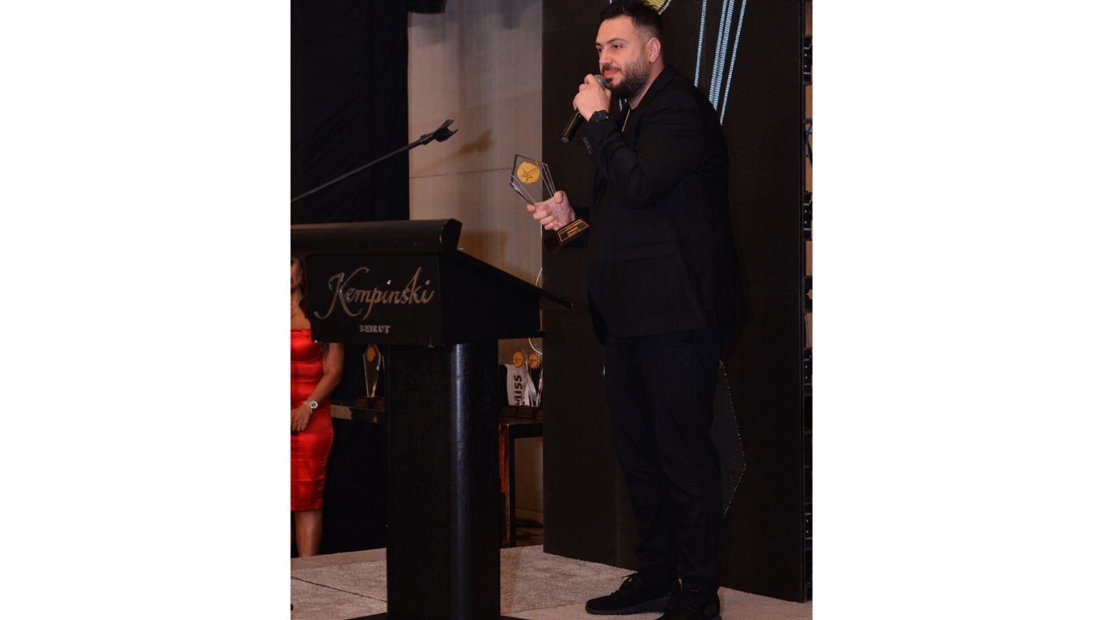 مهرجان AFDAL الدولي يقدم جائزة أفضل Trend maker للشاعر و الملحن فارس اسكندر 3 1657305241a3be766315 scaled