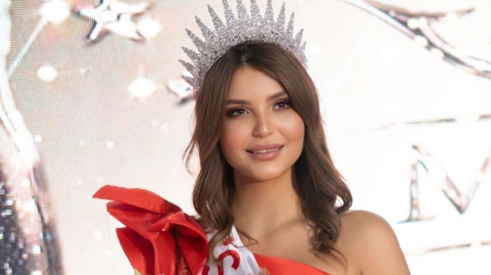 حفل تتويج ملكة جمال العرب في اسطنبول يختتم بفوز رنيم كيلاني وتألق الفنانة شيراز 3 168749748879a6cfec18