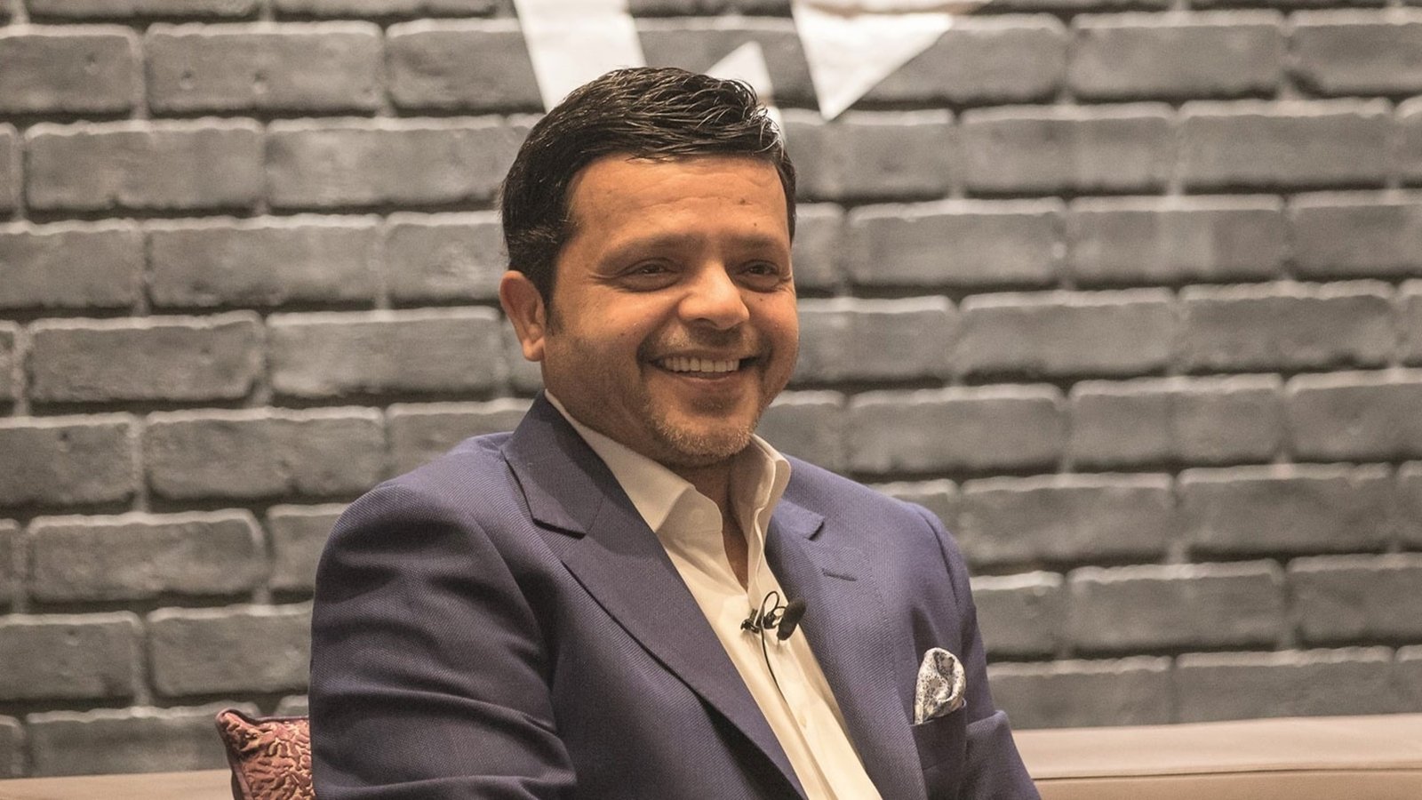 محمد هنيدي يكشف حقيقة خلافه مع عادل إمام... 3 1689324167637d72b39d