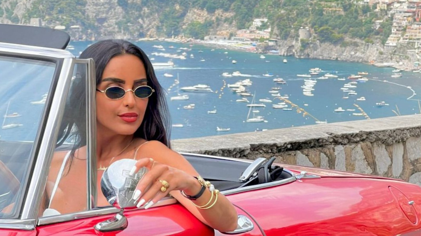 الفنانة منار تتعرض لمتاعب في رحلة إلى فينيسيا الإيطالية: فقدت امتعتها وتعرضت لسرقة محفظتها الشخصية 3 1690407672db8fe0f354