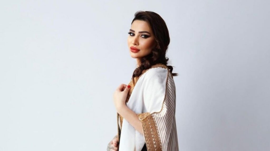 جنون الأنا8230 كتاب من توقيع سارة شعبان