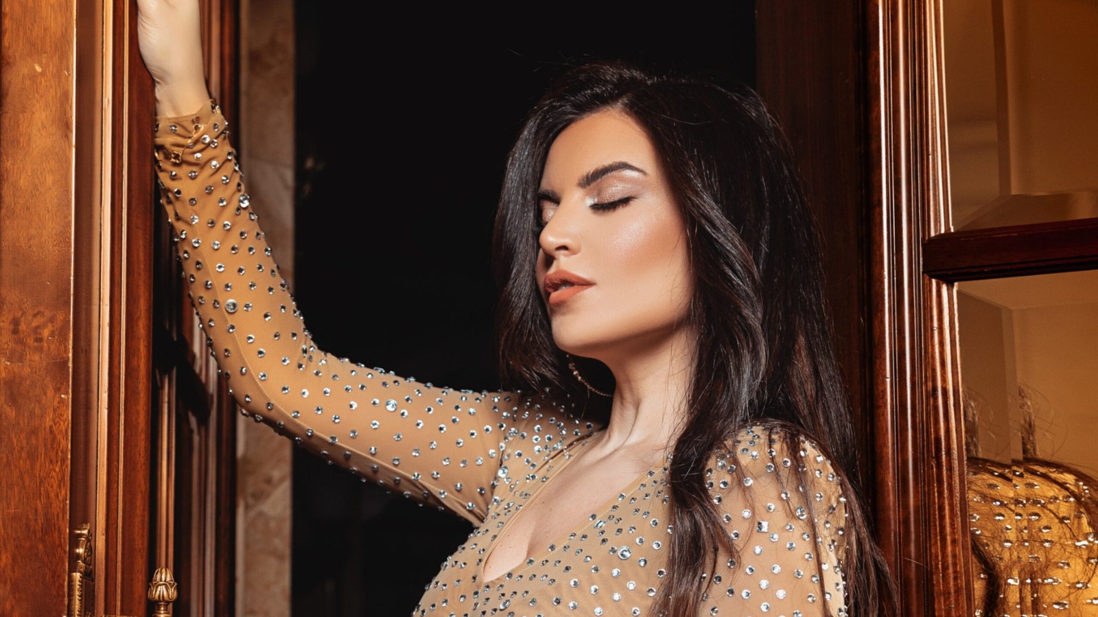 الفنانة ميرا مخايل تحتفل بعيد ميلادها 3 171605541732699da0c6 scaled