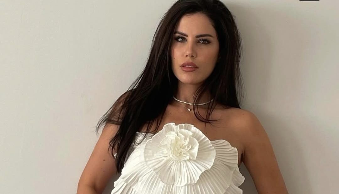 فرح عمرو بإطلالة متجددة تعكس عمق التغيير وأناقة الحضور - صورة مميزة صورة مميزة: فرح عمرو بإطلالة متجددة تعكس عمق التغيير وأناقة الحضور