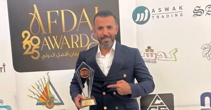 الشاعر مازن ظاهر يحصد جائزة أفضل شاعر غنائي لعام 2025 في مهرجان أفضل ببيروت - صورة مميزة صورة مميزة: الشاعر مازن ظاهر يحصد جائزة أفضل شاعر غنائي لعام 2025 في مهرجان أفضل ببيروت