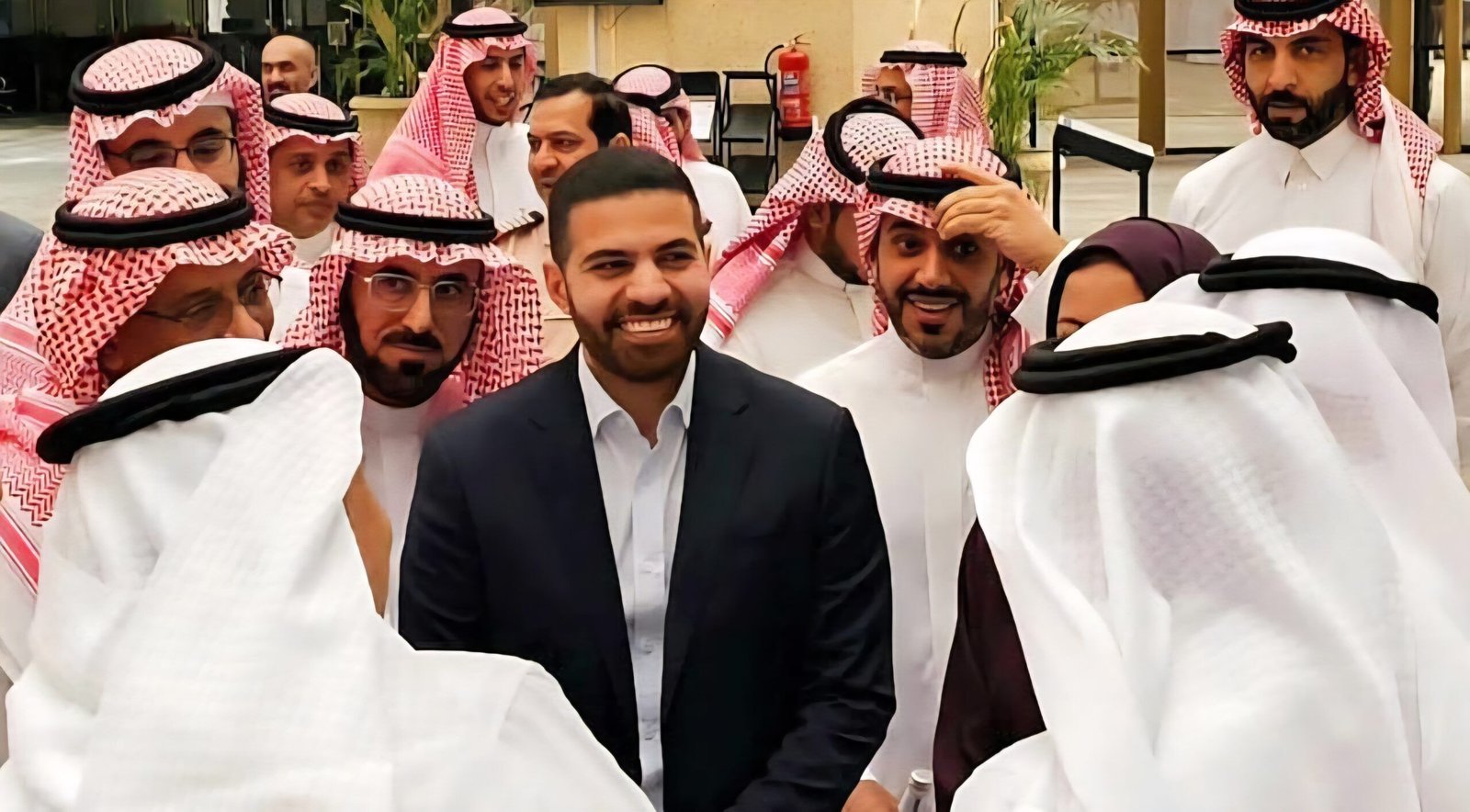 رؤية الدكتور ايلي متري كيف سيغير مشروع الروبوتات الجديد وجه الصناعة في ؟ - صورة مميزة صورة مميزة: رؤية الدكتور ايلي متري كيف سيغير مشروع الروبوتات الجديد وجه الصناعة في ؟