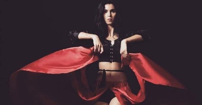 رنا زيدان من الهندسة إلى عالم الفن.. رحلة إبداعية تجمع بين الغناء والرقص - صورة مميزة صورة مميزة: رنا زيدان من الهندسة إلى عالم الفن.. رحلة إبداعية تجمع بين الغناء والرقص