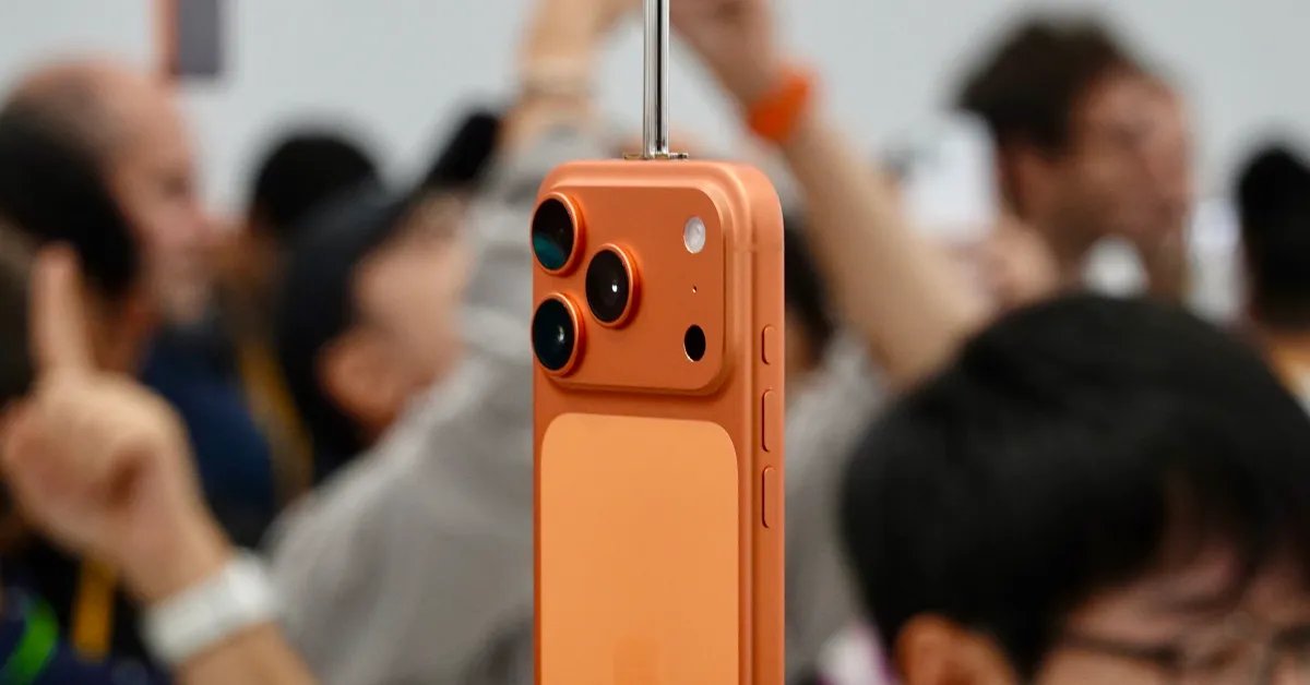 حققت شركة Apple إنجازًا بارزًا بقيمة 4 تريليون دولار قبل تقرير الأرباح بعد الإطلاق القوي لجهاز iPhone 17