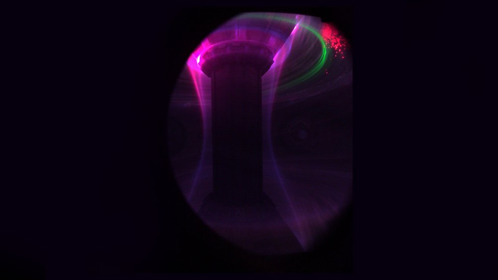 لأول مرة تم عرض لقطات ملونة للبلازما داخل مفاعل الاندماج