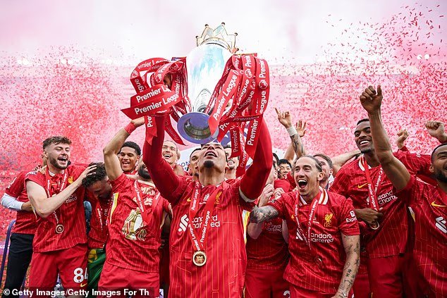 Who is bigger: Liverpool or Manchester United? We asked our football experts - and they came down overwhelmingly on one side. Now have YOUR say 5 103084413 15198129 image a 28 1760717636172