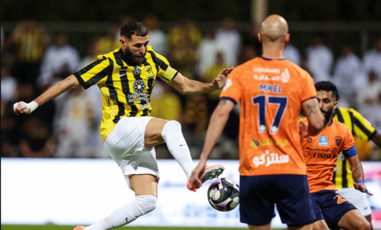 بنزيما يهدر ركلة جزاء في وقت قاتل ويفوت على الاتحاد فرصة اعتلاء صدارة الدوري السعودي (فيديو) 1 بنزيما يهدر ركلة جزاء في وقت قاتل ويفوت على الاتحاد فرصة اعتلاء صدارة الدوري السعودي (فيديو)