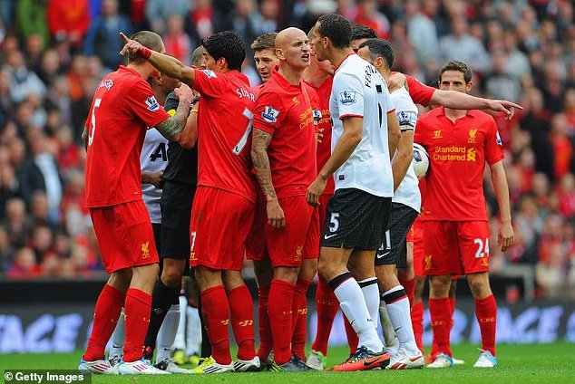 Who is bigger: Liverpool or Manchester United? We asked our football experts - and they came down overwhelmingly on one side. Now have YOUR say 1 Who is bigger: Liverpool or Manchester United? We asked our football experts - and they came down overwhelmingly on one side. Now have YOUR say