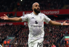مبيومو يسجل هدفا تاريخيا في شباك ليفربول (فيديو)