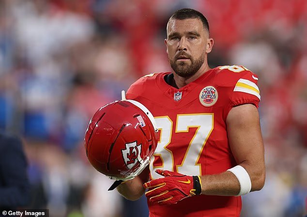 شوهدت تايلور سويفت في جناح VIP في Arrowhead بعد تسللها لمشاهدة ترافيس كيلسي