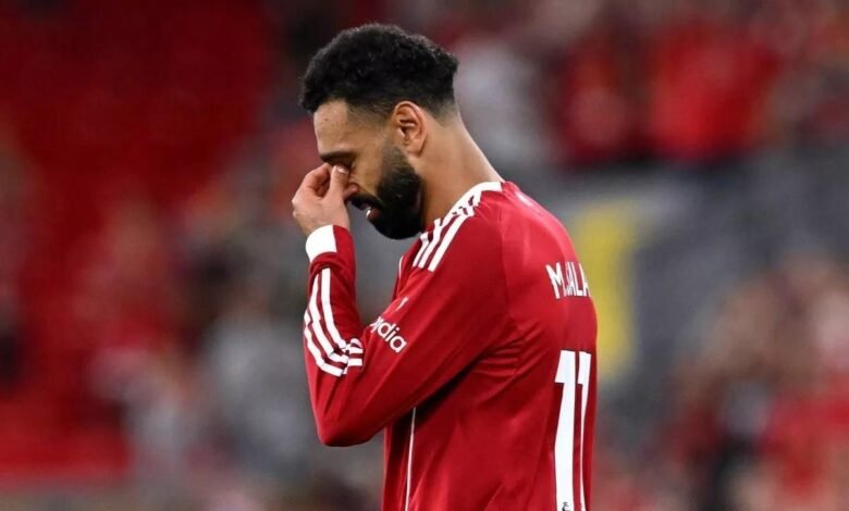 "لا ينبغي أن يبدأ مبارياته خارج أنفليد".. تصريح مثير لنجم ليفربول السابق حول تراجع مستوى محمد صلاح 1 "لا ينبغي أن يبدأ مبارياته خارج أنفليد".. تصريح مثير لنجم ليفربول السابق حول تراجع مستوى محمد صلاح