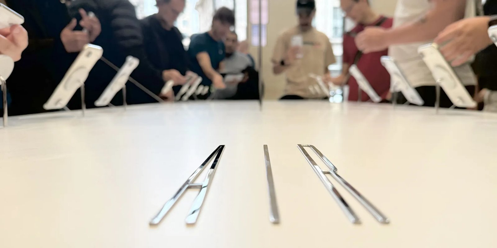 يمكن لجهاز iPhone Air في العام المقبل أن يحقق نجاحًا كبيرًا بفضل ميزتين جديدتين 3 1761341574 243 iPhone Air hands on 1