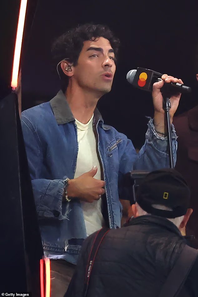 يواجه MLB رد فعل عنيف من المعجبين بسبب أداء Jonas Brothers في منتصف اللعبة في بطولة العالم في تورونتو