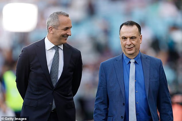 رئيس دوري الرجبي الأسترالي بيتر فلانديس يجري محادثات إيجابية مع الأندية الإنجليزية مع تزايد التكهنات بأن الدوري الوطني لكرة القدم الأمريكية قد يشتري حصة في الدوري الممتاز: "جميع الخيارات مطروحة على الطاولة" 1 رئيس دوري الرجبي الأسترالي بيتر فلانديس يجري محادثات إيجابية مع الأندية الإنجليزية مع تزايد التكهنات بأن الدوري الوطني لكرة القدم الأمريكية قد يشتري حصة في الدوري الممتاز: "جميع الخيارات مطروحة على الطاولة"