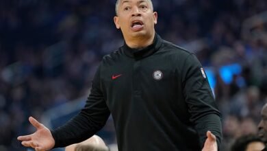 اهتز الدوري الاميركي للمحترفين مرة أخرى حيث يزعم التقرير أن مدرب لوس أنجلوس كليبرز كان في نفس لعبة بوكر المافيا المزعومة مثل تشونسي بيلوبس