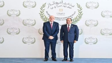 أغرب ضيف.. لماذا حضر رئيس الفيفا قمة السلام في شرم الشيخ؟