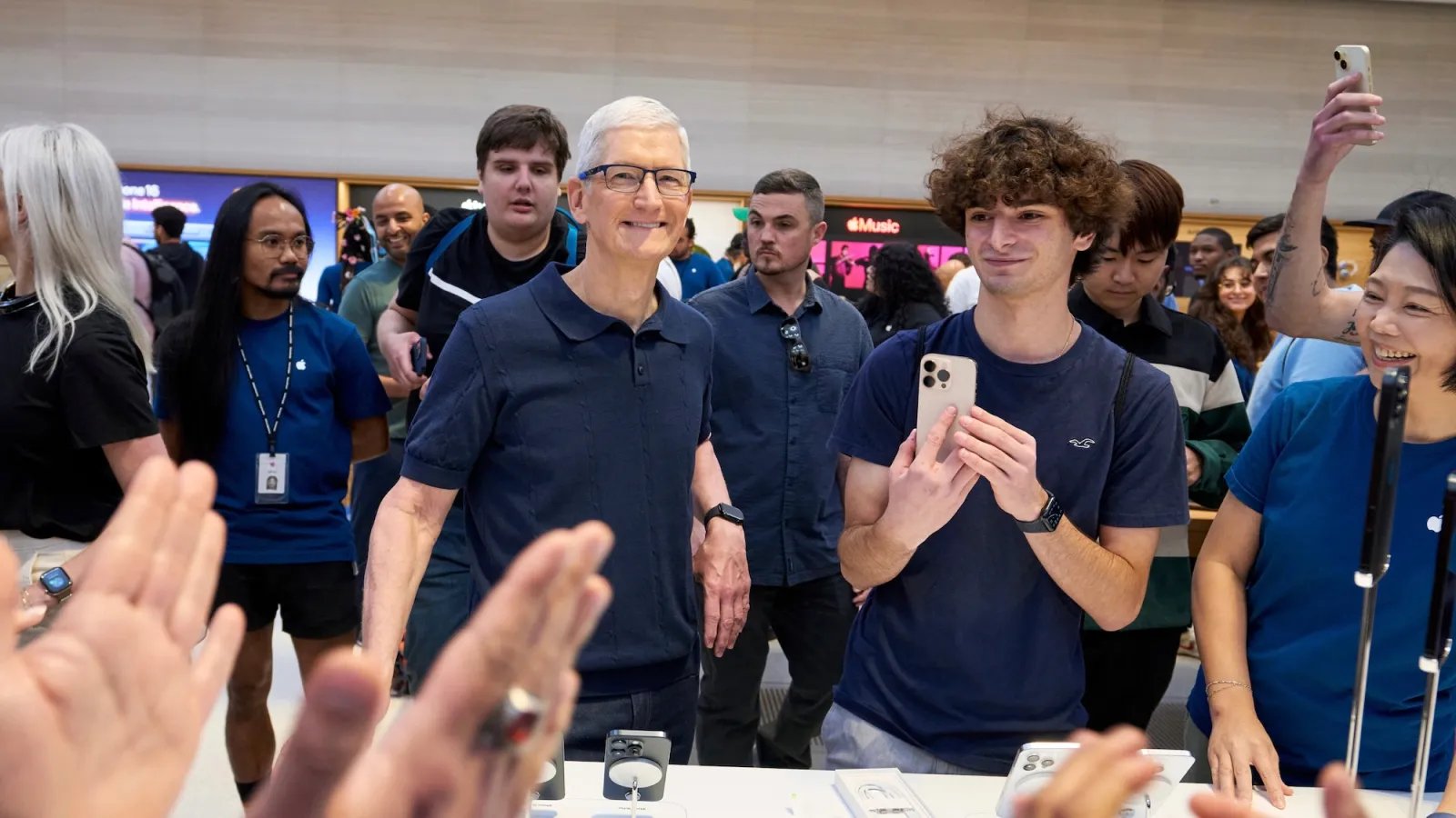 Apple Fifth Avenue New York Tim Cook with customers and team members 240920