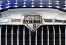 "Aurus" الروسية تكشف عن نسخ مميزة من سياراتها في بطرسبورغ
