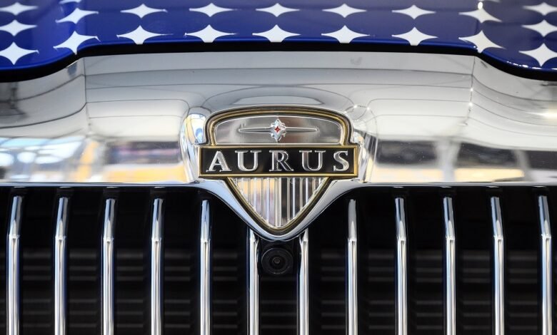 "Aurus" الروسية تكشف عن نسخ مميزة من سياراتها في بطرسبورغ 1 "Aurus" الروسية تكشف عن نسخ مميزة من سياراتها في بطرسبورغ