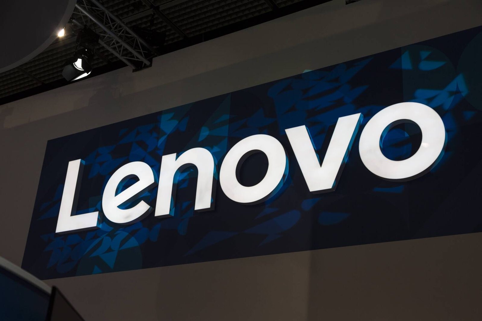 Lenovo تتحدى سامسونغ وآبل بحاسبها الجديد 2 Lenovo تتحدى سامسونغ وآبل بحاسبها الجديد