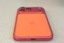 PSA: هذا هو السبب الذي يجعل هاتف iPhone 17 Pro ذو اللون البرتقالي الكوني يتحول إلى اللون الذهبي الوردي