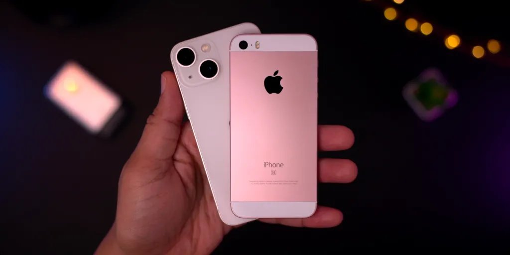 The Rewind iPhone SE vs iPhone 13 mini
